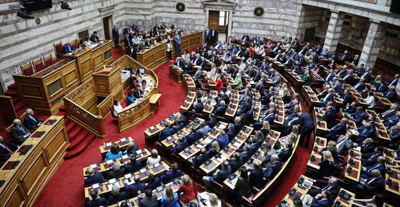 Αυτή είναι η πρόταση της Νέας Δημοκρατίας για τη Συνταγματική Αναθεώρηση: Τι προβλέπει για μη κρατικά Πανεπιστήμια και νόμο περί ευθύνης υπουργών