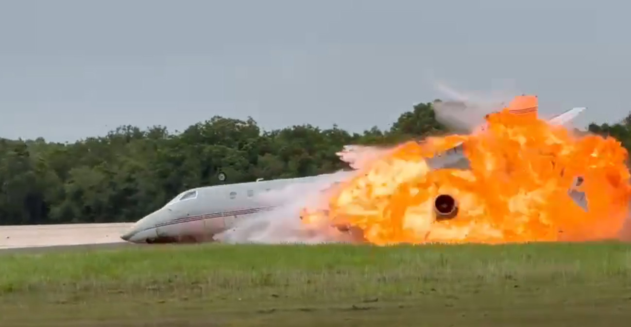 aeroplane_crash_hor