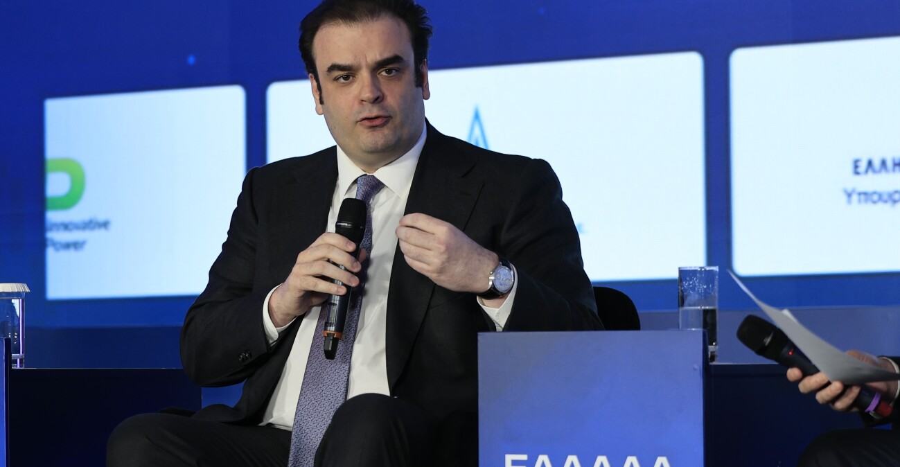 Ακατάσχετα τα επιδόματα που καταβάλλονται από το Υπουργείο Παιδείας σε μαθητές με παρέμβαση Πιερρακάκη