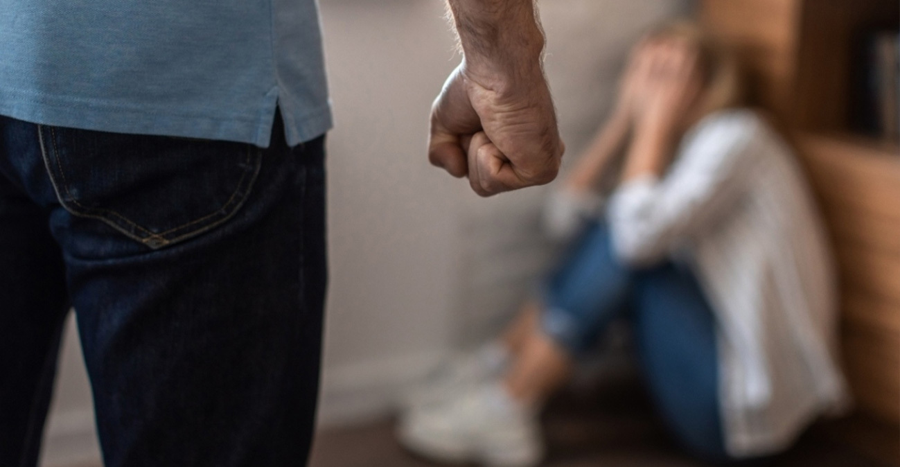 Απίστευτη υπόθεση στην Κρήτη: Ταξίδεψε από τη Γερμανία για να βρει την πρώην του και την ξυλοκόπησε