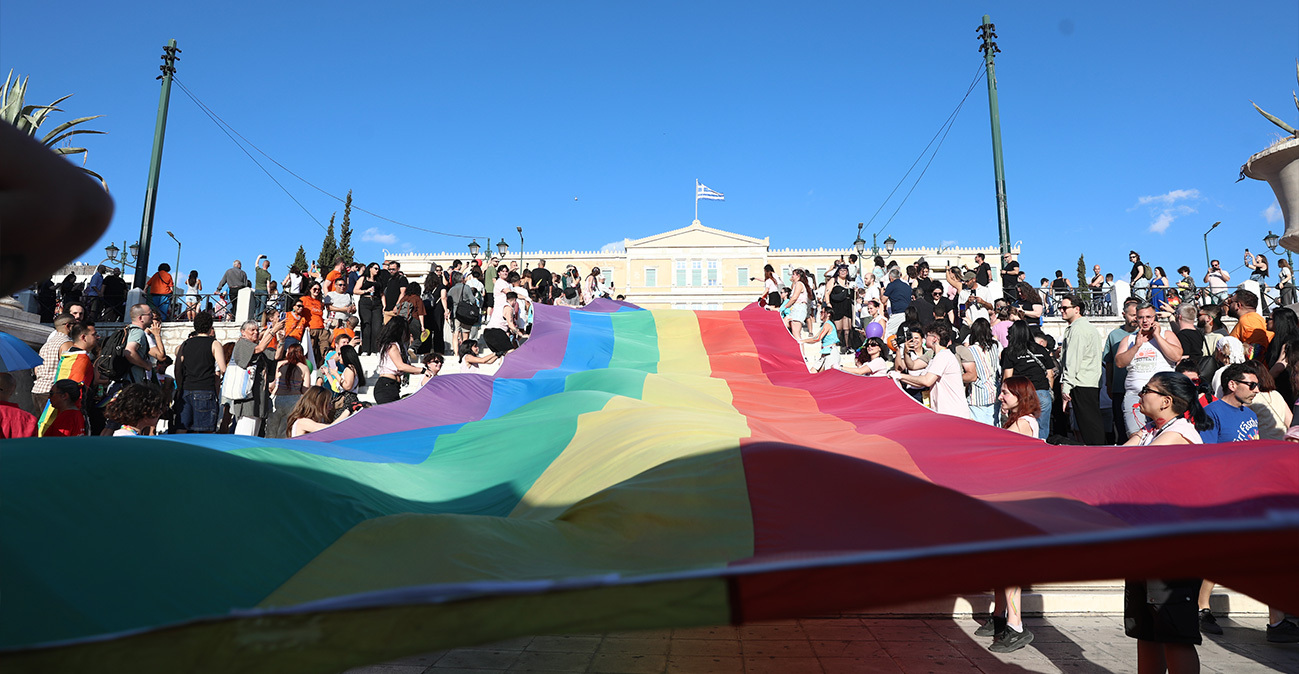 Γέμισε χρώμα το κέντρο της Αθήνας, πλήθος κόσμου στο Athens Pride 2026, ποιοι πολιτικοί δίνουν το «παρών», φωτογραφίες και βίντεο