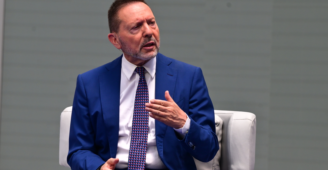 Στουρνάρας στη Handelsblatt: Ευπρόσδεκτες οι ξένες συμμετοχές στις ελληνικές τράπεζες – Τα σενάρια εξαγορών
