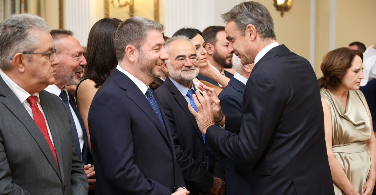 Τα παραλειπόμενα από το Προεδρικό: Οι διάλογοι των αρχηγών, οι «εκλογές τον Μάιο» και τα χαμόγελα Μητσοτάκη-Ανδρουλάκη, δείτε βίντεο και φωτογραφίες