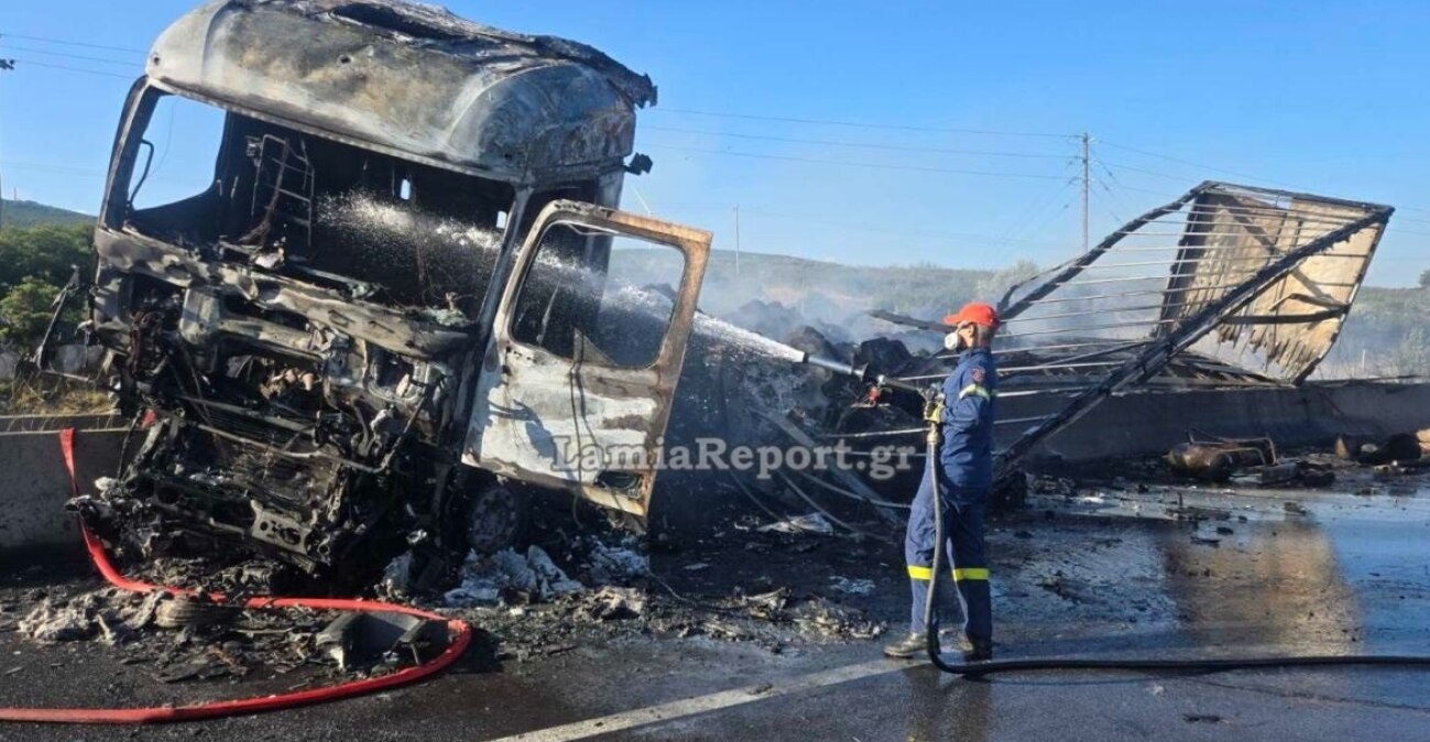 'Ενας νεκρός μετά από σύγκρουση δύο φορτηγών στην Αθηνών - Λαμίας - Κλειστή η εθνική και στα δύο ρεύματα στο ύψος του Κάστρου Βοιωτίας