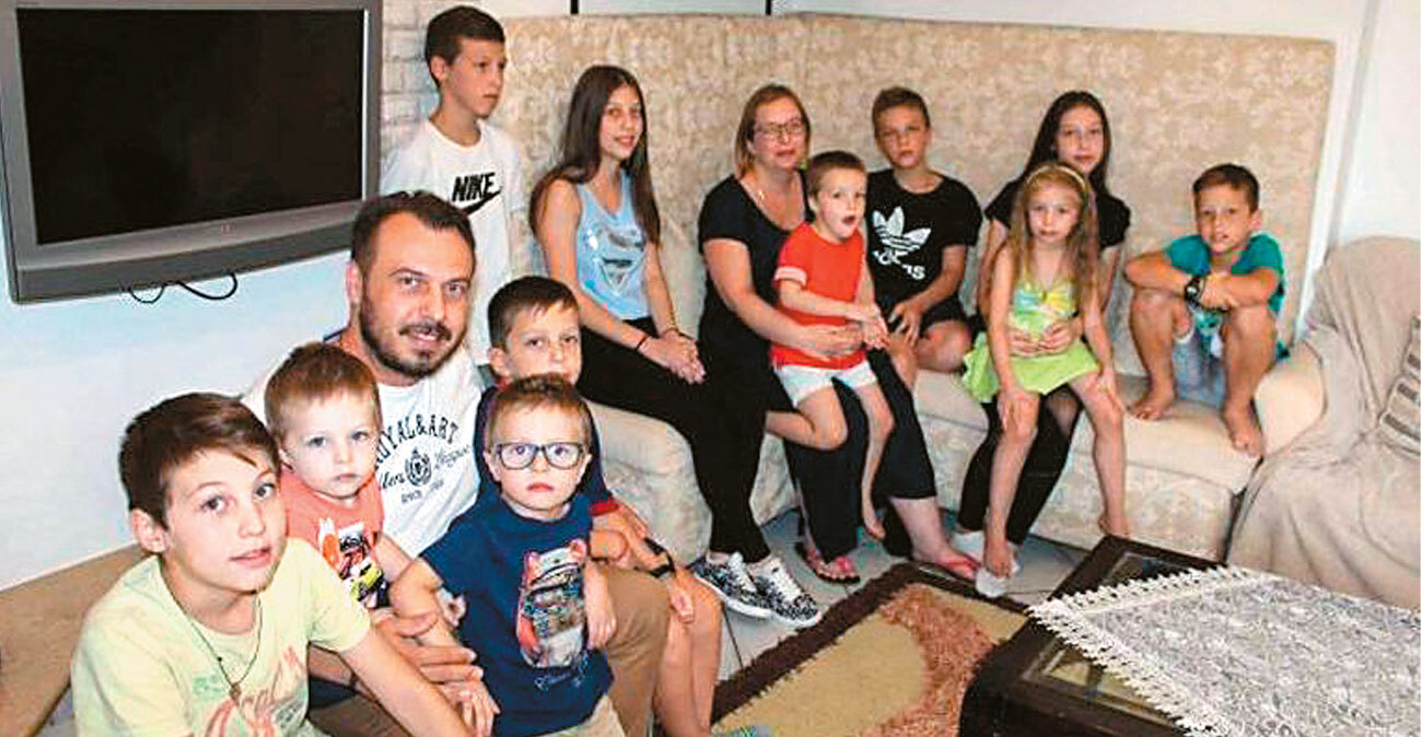 Είδος υπό εξαφάνιση οι υπερπολύτεκνοι στην Ελλάδα που γερνάει: Τα... δύο ταψιά μεσημεριανό, τα επιδόματα, η καθημερινότητά τους