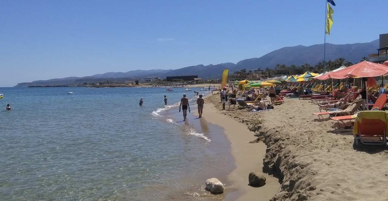 Πώς έγινε η τραγωδία με την νεκρή μητέρα στα Μάλια: Βούτηξε για να βοηθήσει τη φίλη της και πνίγηκε, τα παιδιά φώναζαν για βοήθεια