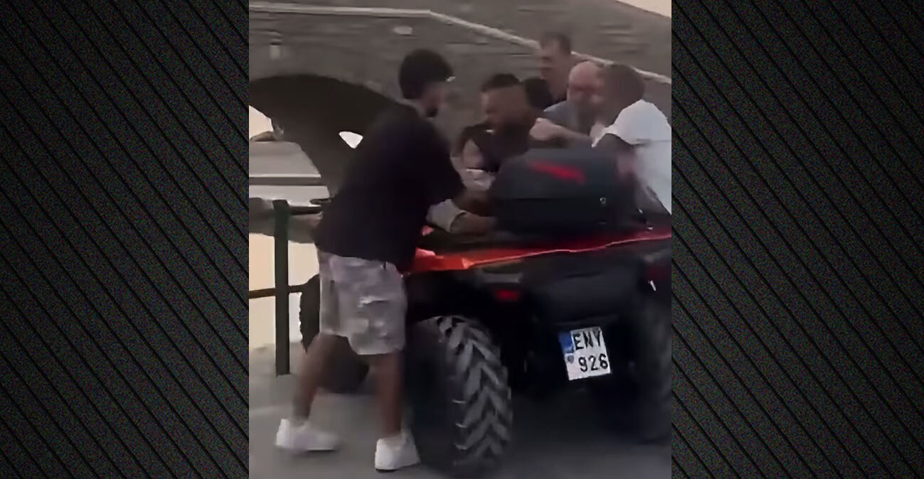 «Το μετανιώνω αλλά με βάρεσε πρώτος»: Τι υποστηρίζει ο οδηγός ταξί που ξυλοκόπησε τον υπάλληλο εταιρείας ενοικίασης οχημάτων στην Πάρο