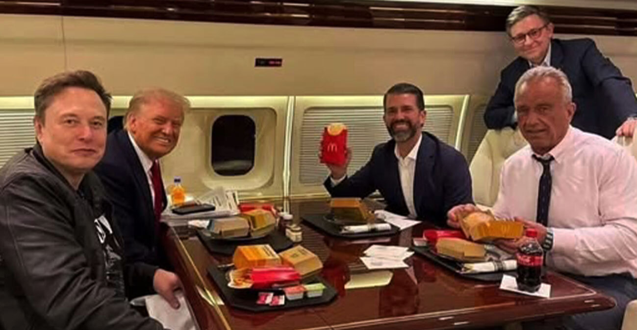 Στοίβες τα κουτιά από fast food στο αεροπλάνο του Τραμπ, λέει ο Κένεντι: «Φοβάται μην πάθει τροφική δηλητηρίαση»