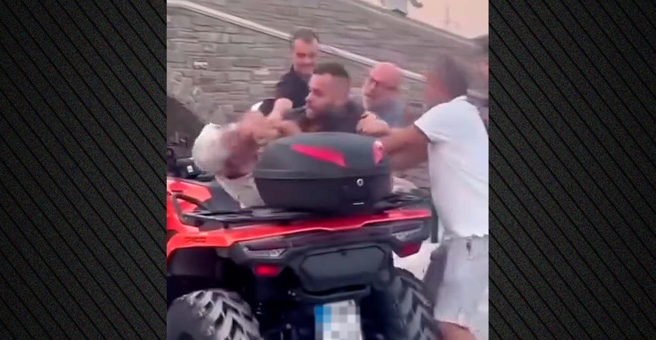 Άγριο επεισόδιο για μια θέση στάθμευσης στην Πάρο: Οδηγός ταξί ξυλοκόπησε υπάλληλο εταιρείας ενοικίασης αυτοκινήτων, δείτε βίντεο