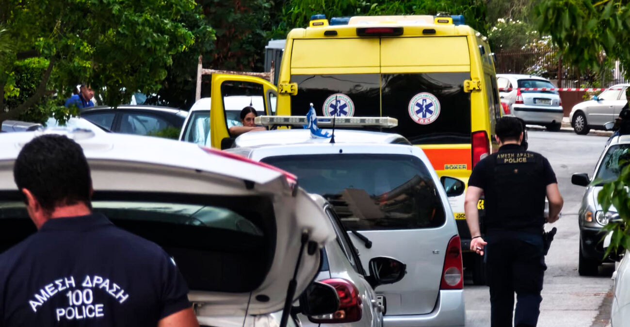 Θρίλερ στη Νέα Σμύρνη: Άνδρας και γυναίκα βρέθηκαν νεκροί από πυροβολισμούς στην είσοδο πολυκατοικίας