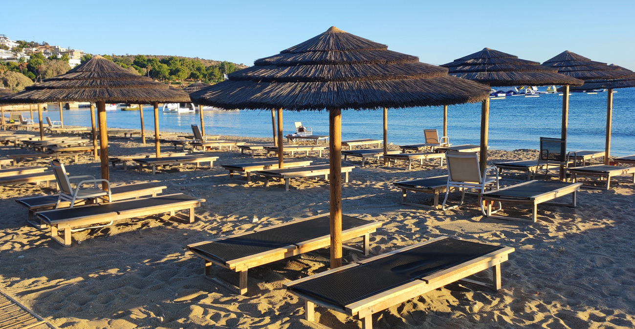 Για θανατηφόρα σωματική βλάβη συνελήφθη ο 76χρονος μετά τον καβγά με τον 82χρονο στη Βουλιαγμένη: Υποστηρίζει ότι το θύμα του έριξε μπουνιά και δεν θυμάται τίποτα