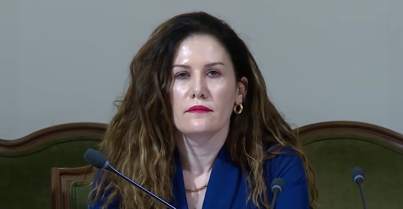 Χιονοστιβάδα αποκαλύψεων στην Αλβανία: Οι σκανδαλώδεις διαγωνισμοί των 59 εκατ. ευρώ, το ένταλμα σύλληψης της αρχηγού των μυστικών υπηρεσιών 
