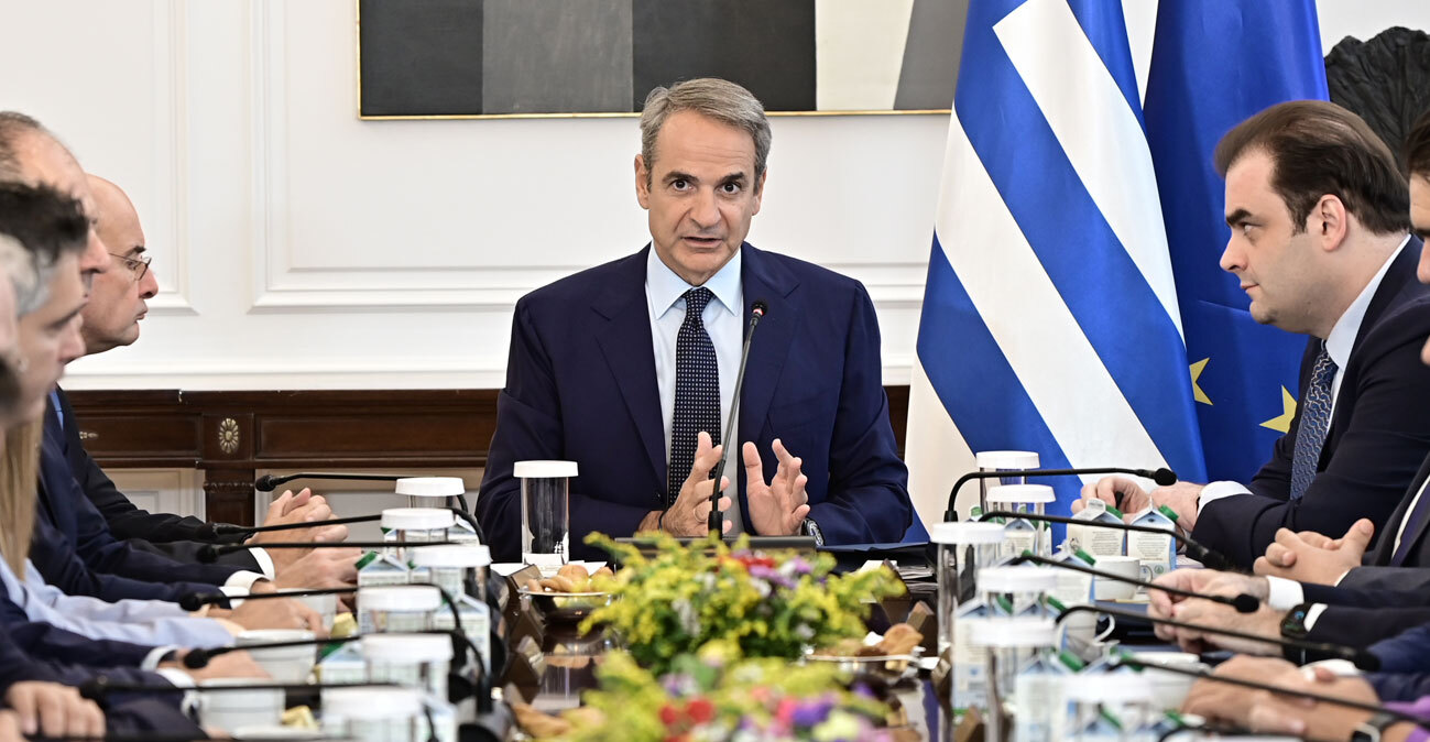 Ρυθμίσεις σε 120 δόσεις από 72, «φρένο» στους servicers και επιδότηση στα καύσιμα ανακοίνωσε ο Μητσοτάκης