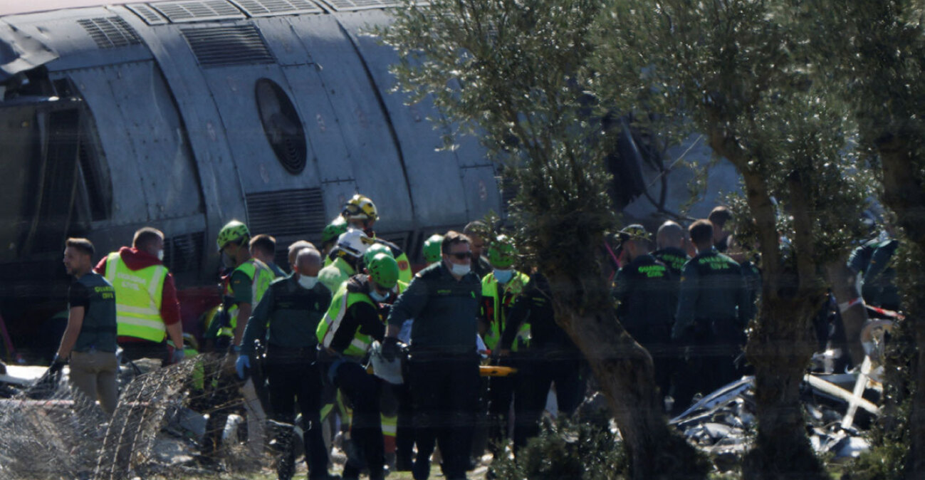 Ανθρώπινο σφάλμα η πιθανότερη αιτία της πολύνεκρης σύγκρουσης τρένων στην Ισπανία: Τεχνικός δεν ειδοποίησε ότι τα δύο τρένα ήταν στην ίδια γραμμή