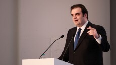 Πιερρακάκης: Πυρήνας της πολιτικής μας η αφαίρεση εμποδίων για τις οικογένειες και τους νέους