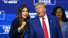 Κρίστι Νόεμ: Οι ΗΠΑ επεκτείνουν τον κατάλογο των χωρών με ταξιδιωτική απαγόρευση σε περισσότερες από 30 