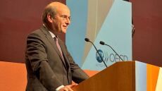 Χατζηδάκης: Έχουμε περισσότερα έσοδα με χαμηλότερους φόρους