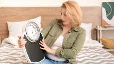 Οι ορμόνες που «φταίνε» για την αύξηση του βάρους και άλλοι 5 λόγοι που παχαίνουμε