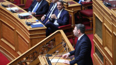 Ο Ανδρουλάκης πρότεινε αναβολή της συζήτησης στη Βουλή λόγω Μυλωνάκη -Tο εκτιμώ αλλά θα γίνει κανονικά, διεμήνυσε ο Μητσοτάκης