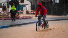 «Κλιματική άδεια μετ' αποδοχών» ενέκρινε η ισπανική κυβέρνηση στη «σκιά» των πλημμυρών στη Βαλένθια