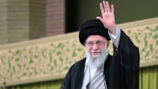 Απομονωμένος ο Χαμενεΐ - Το «ξεδόντιασμα» του στενού του κύκλου, τα λάθη και οι σκιώδεις διάδοχοί του