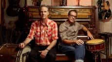 Calexico: Το δημοφιλές συγκρότημα έρχεται από την Αριζόνα στην Αθήνα για μια χειμερινή συναυλία