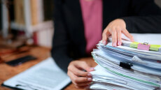 Παρατείνεται η δέσμευση των τραπεζικών λογαριασμών για το κύκλωμα απάτης «καρουζέλ» του μισού δισ. ευρώ