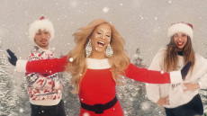 Τάκης Ζαχαράτος: Η εντυπωσιακή μεταμόρφωσή του σε Μαράια Κάρεϊ ενόψει Χριστουγέννων - Βίντεο 