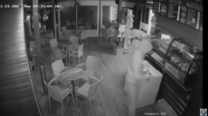 Χανιά: Προσπάθησε να ληστέψει καφετέρια, αλλά έγινε αντιληπτός από τον φύλακα - Βίντεο