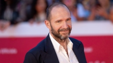 Ρέιφ Φάινς: Ο Ντόναλντ Τραμπ κέρδισε επειδή «είπε την καλύτερη ιστορία»