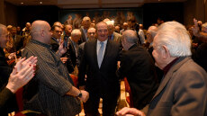 Παράλληλες πορείες για Μαξίμου και Καραμανλή - Καρφιά εναλλάξ με τον Σαμαρά