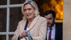 Απειλητικά μηνύματα στη δικαστή που καταδίκασε τη Λεπέν - Αστυνομικές περιπολίες έξω από το σπίτι της