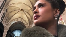 Σάλμα Χάγιεκ: Με 17 φωτογραφίες και βίντεο τo άλμπουμ από τα θυρανοίξια της Παναγίας των Παρισίων