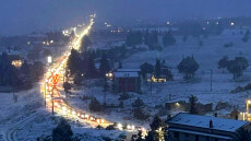 Ηλεκτρικά αυτοκίνητα: Γιατί «έμειναν» στην Αράχωβα προκαλώντας κυκλοφοριακό χάος