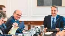 Νέο πακέτο ελαφρύνσεων φέρνει η μόνιμη υπέρβαση εσόδων από φοροδιαφυγή