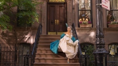 Sex and the City: Οι θαυμαστές της σειράς δεν θα μπορούν πλέον να καθίσουν στα σκαλιά του σπιτιού της Κάρι Μπράντσο