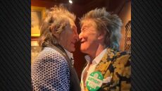  Γουντ - Στιούαρτ: Ξεκαρδιστικά στιγμιότυπα από τα 80α γενέθλια του Ροντ – Οι θαυμαστές ζητούν επανένωση των Faces