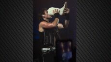 Μπένσον Μπουν: Ήπιε νερό μέσα από μπότα θαυμαστή του κατά τη διάρκεια συναυλίας του - Δείτε το βίντεο