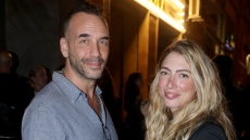 Ο Πάνος Μουζουράκης είπε ότι το δεύτερο παιδί που περιμένουν με τη Μαριλού Κόζαρη είναι αγόρι