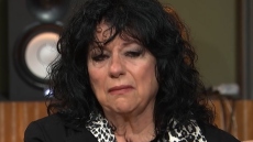 Άννα Βαγενά: Έβαλε τα κλάματα ακούγοντας το τραγούδι «Εμείς οι δυο» του Λουκιανού Κηλαηδόνη - Δείτε το βίντεο