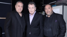 Στράτος Διονυσίου: Οι γιοι του μίλησαν για την απώλεια του αείμνηστου τραγουδιστή και τη φυλάκισή του