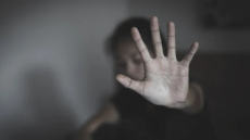 Μεσολόγγι: 19χρονη κατήγγειλε τον πατριό της για απόπειρα βιασμού της ανήλικης αδερφής της