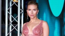 Η Σκάρλετ Γιόχανσον εξήγησε τον λόγο που θέλει να μεγαλώσει τα παιδιά της μακριά από τα φώτα της δημοσιότητας