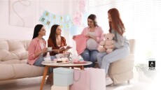 Ανοίγει τα μάτια του και βλέπει