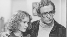 Μάικλ Κέιν: Η αμήχανη στιγμή σε ερωτική σκηνή με τη Μία Φάροου στα γυρίσματα της ταινίας «Η Χάνα και οι αδελφές της»