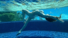 Σίντνεϊ Σουίνι: Η σέξι φωτογραφία της κάτω από το νερό