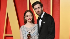 Η Έμα Στόουν φοβάται ότι η συνεργασία της με τον Ντέιβ ΜακΚάρι ίσως φέρει ρήξη στον γάμο τους