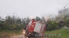 Όχημα της πυροσβεστικής στα Χανιά έπεσε σε χαντάκι, λόγω της κακοκαιρίας  - Απεγκλωβίστηκαν οδηγοί