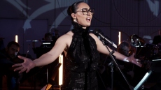 Η εκπληκτική ερμηνεία της Κλαυδίας στο «Mon Amour» του Slimane - Δείτε βίντεο