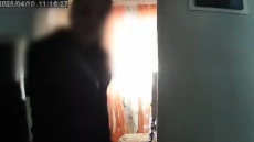 Βίντεο: Κάμερα κατέγραψε γυναίκα διαρρήκτη σε σπίτι της Θεσσαλονίκης - Η οικογένεια καταγγέλλει ότι άνοιξε πόρτα ασφαλείας με πασπαρτού